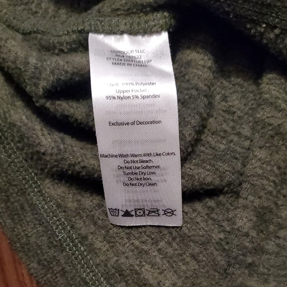 Eddie Bauer Olive Green Knit Pullover with Black Tag And Chest Pocket